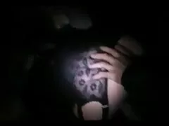 زن جوان ژاپنی با جوانان بزرگ با شور و اشتیاق دو دیک می خورد و فراموش نمی کند که در داستانهای سکسی بکن بکن مورد جوانان خود استمناء کند