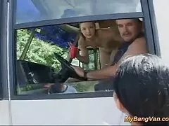 شخص ساده و معصوم مکعبی داغ دیک می خورد و کلیت خود را استمناء فیلم سکسی بکن بکن می کند