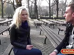 بانوی بالغ سکسی سکس بکن بکن با لباس قرمز ، عاشق خود را به خانه دعوت کرد و لعنتی