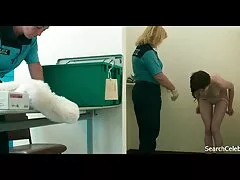 بیدمشک تنگ تراشیده با شور و شوق سوار آلت تناسلی مردانه محکم بکن بکن سکسی می شود